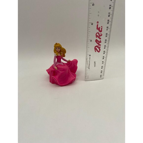 Disney's Sleeping Beauty Aurora Figurine: Enchanting Princess Toy for Collectors - Picture 2 of 7